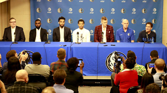 mavs-presser-porzingis.jpg